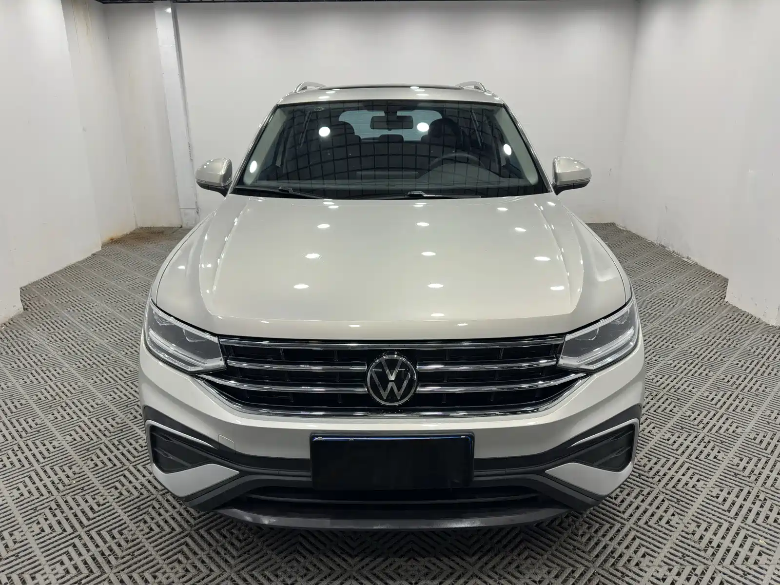 صورة 2 - Volkswagen Tiguan L