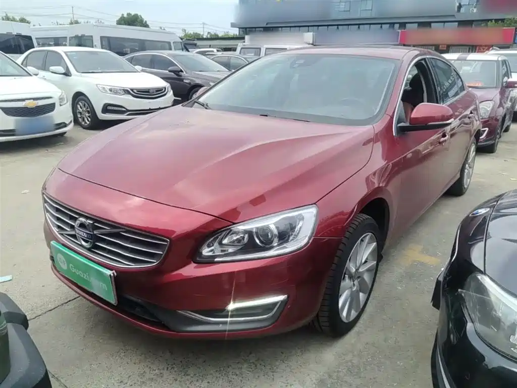 Фото 2 - Volvo S60