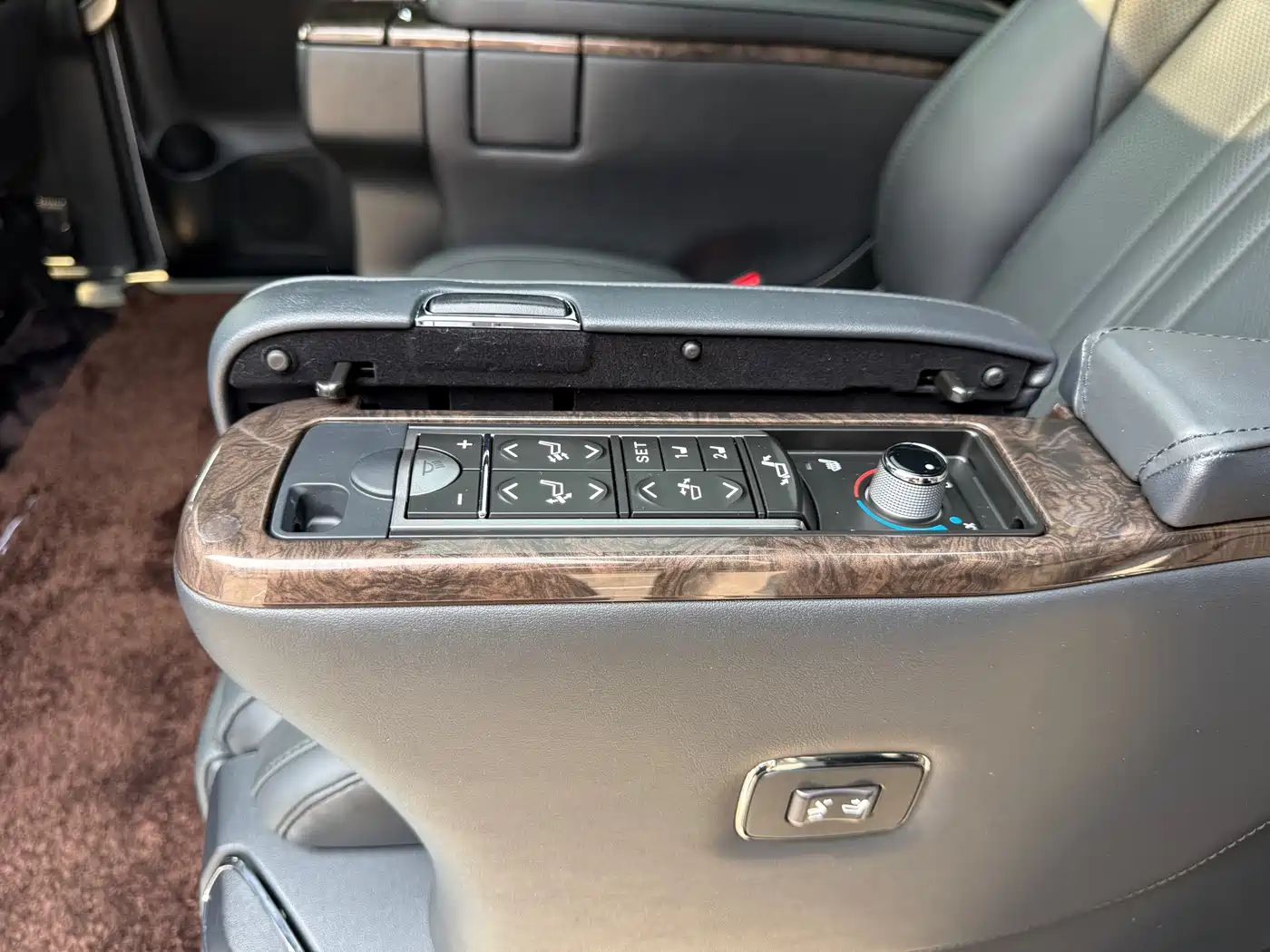 Toyota Alphard 2021 Hybrid 2.5L Premium фото 5