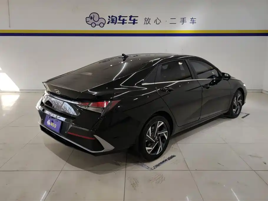 Hyundai Elantra 2023 1.5L CVT GLX Elite Edition фото 3