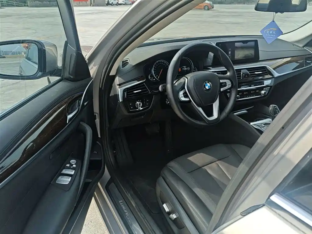 BMW 5 Series 2018 525Li Luxury Package фото 16