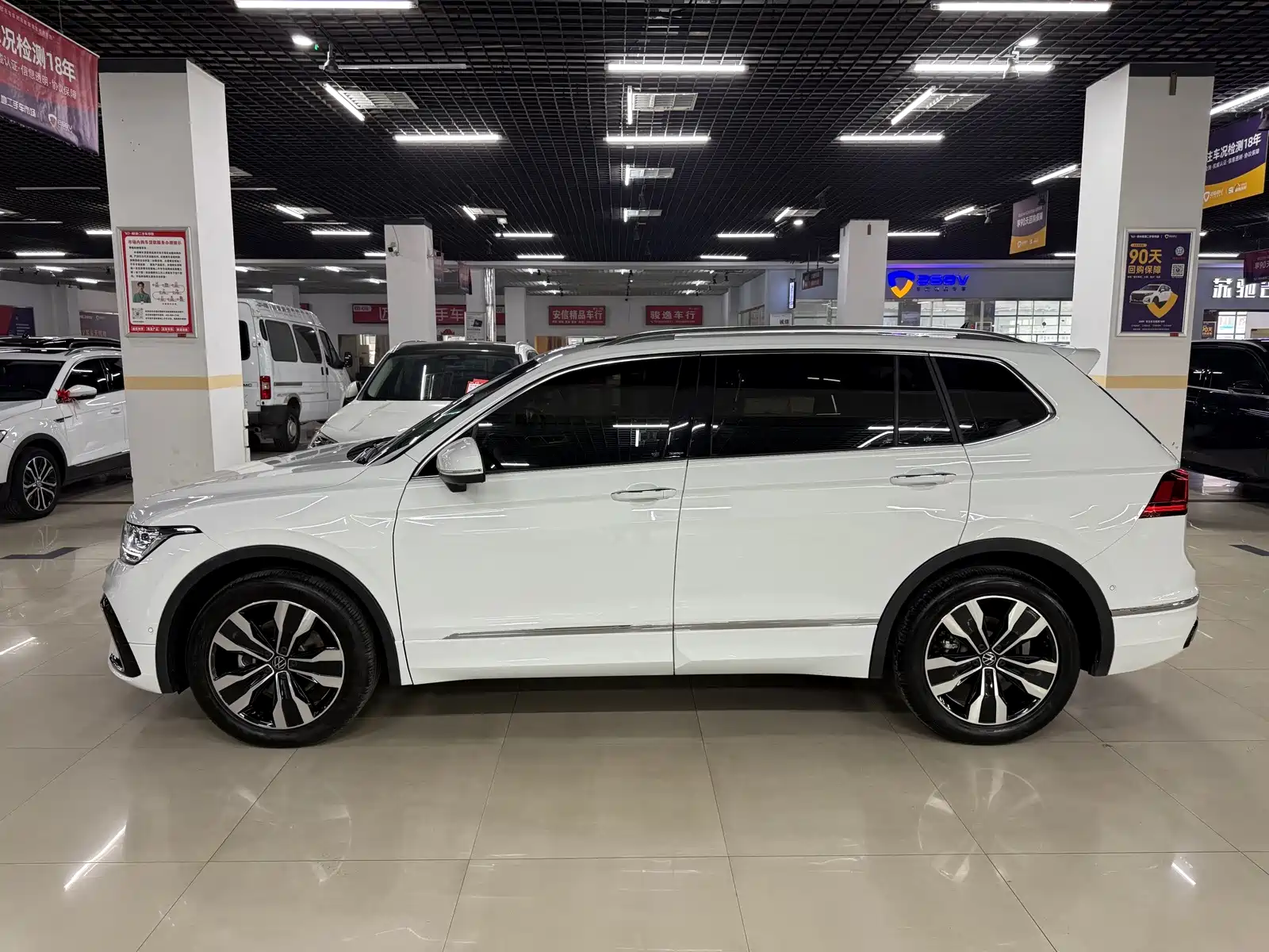 Фото 4 - Volkswagen Tiguan L