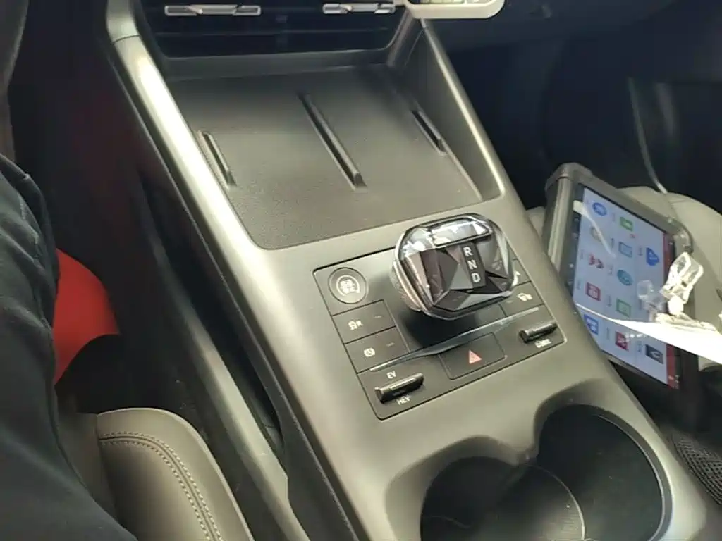 BYD Qin PLUS 2025 DM-i Smart Drive 55KM Leader фото 14