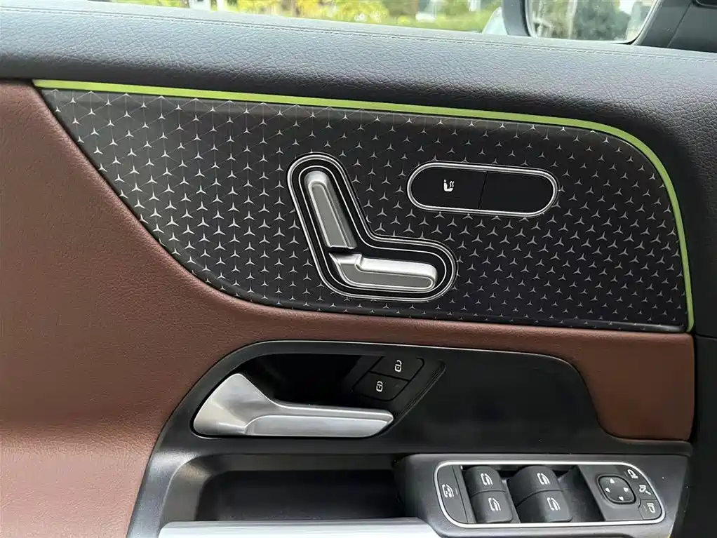 MERCEDES-BENZ GLB