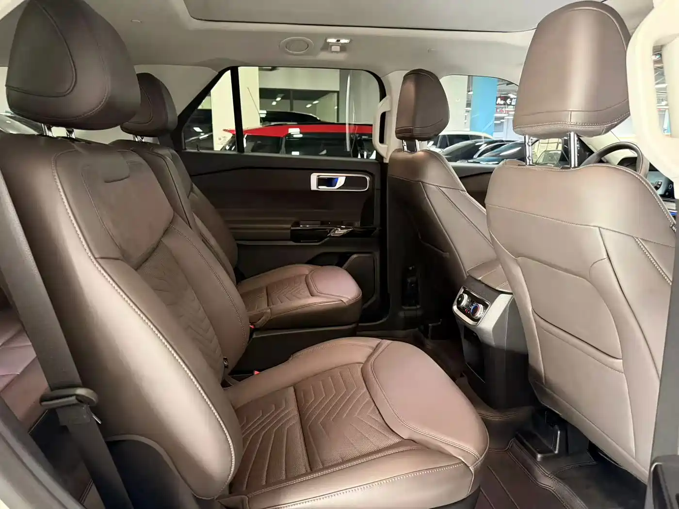 Ford Explorer 2025 2024 2.3T EcoBoost AWD Titanium Edition 6-Seater