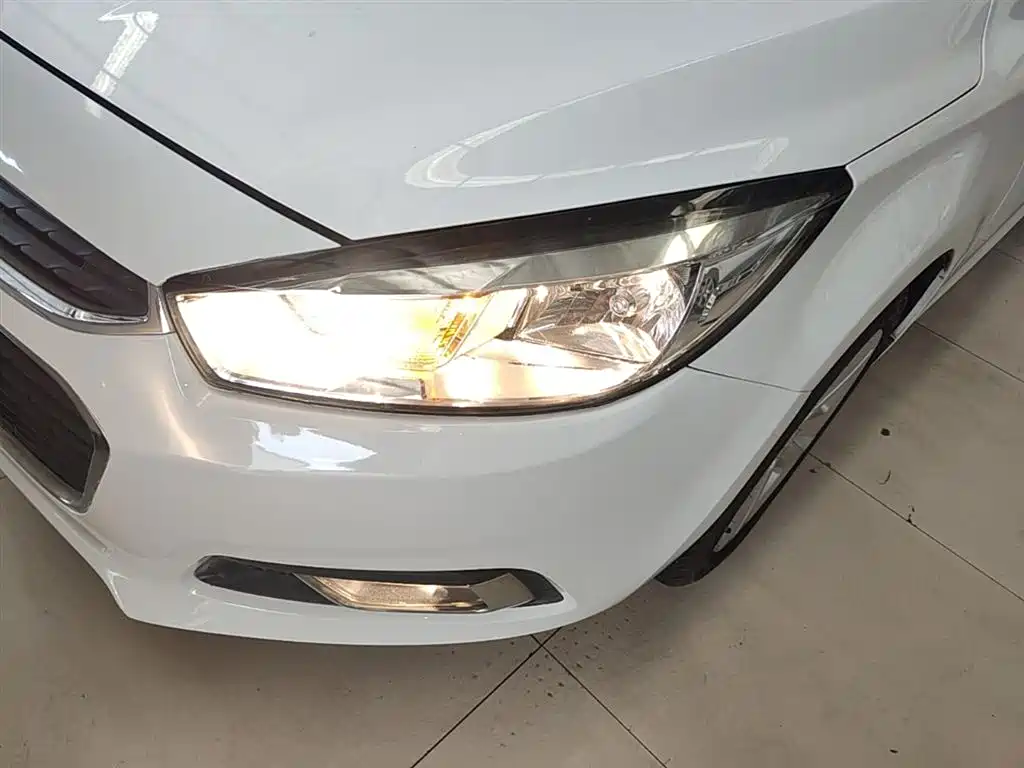 Chevrolet Cruze 2015 1.5L Automatic Luxury Edition фото 24