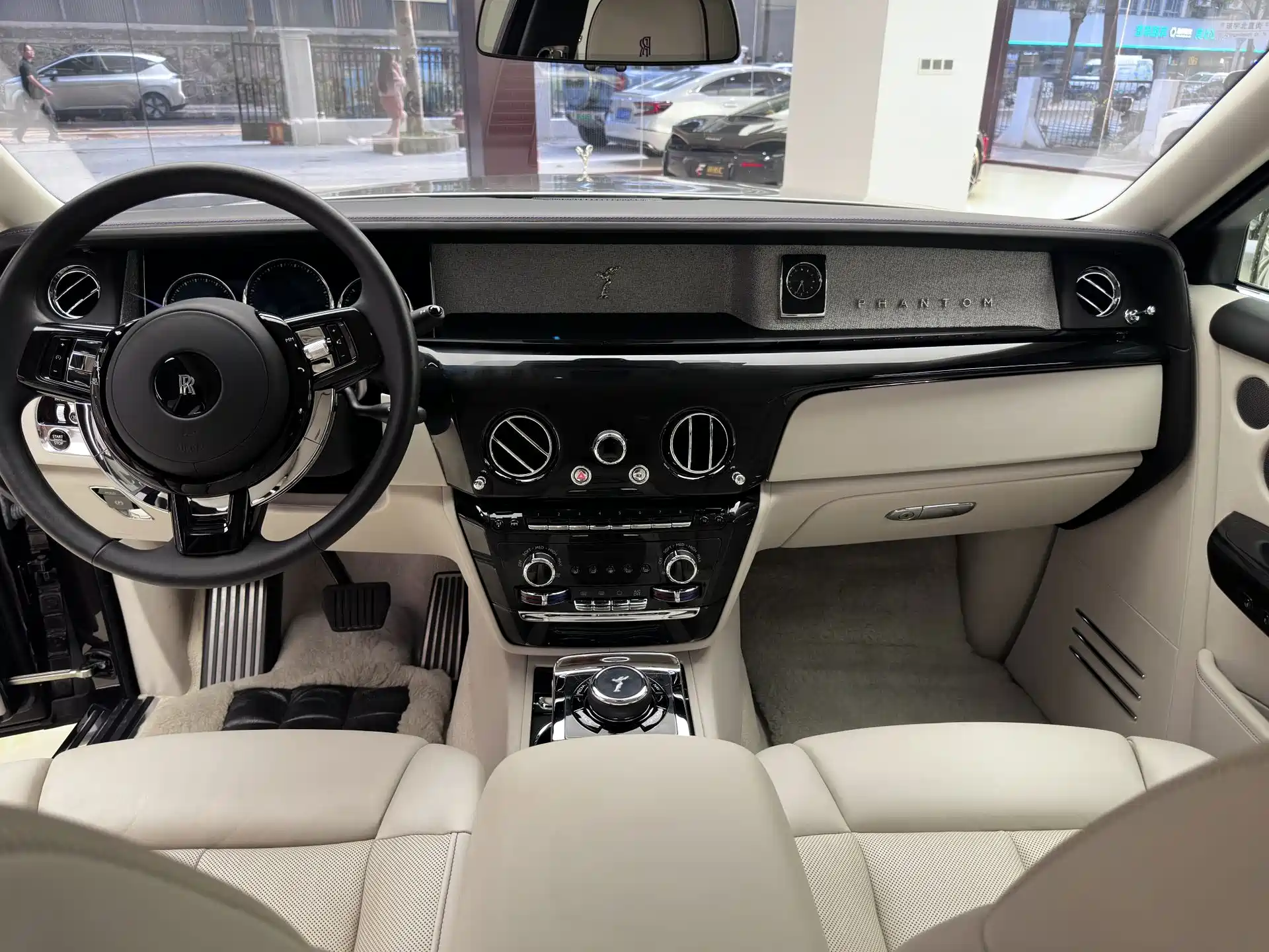 Фото 13 - Rolls-Royce Phantom