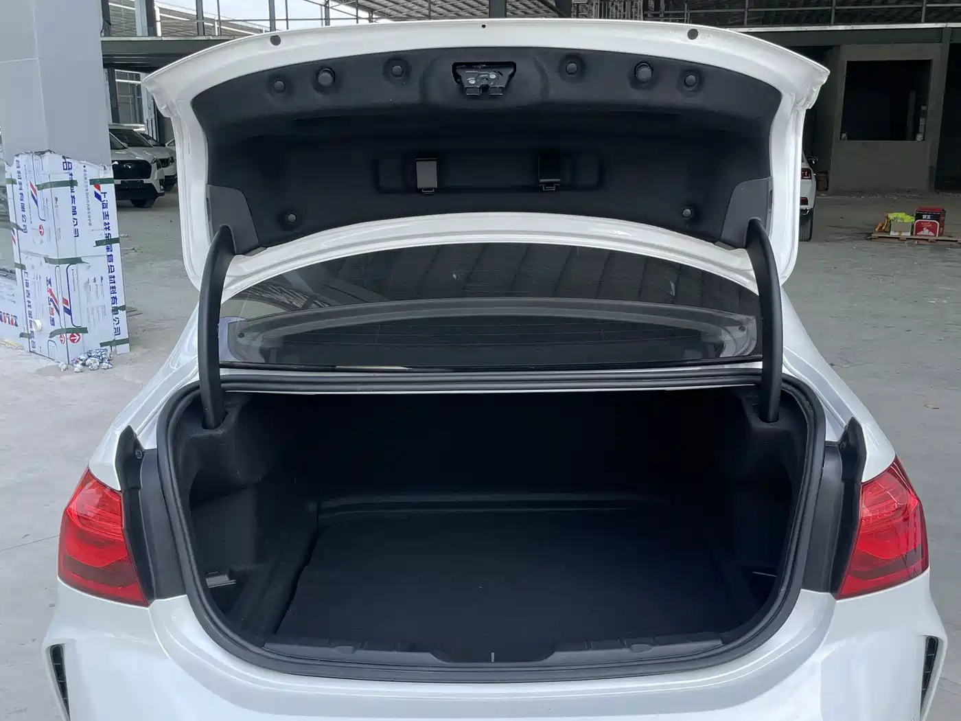 BMW 1 Series 2022 120i M Sport Shadow Edition фото 27