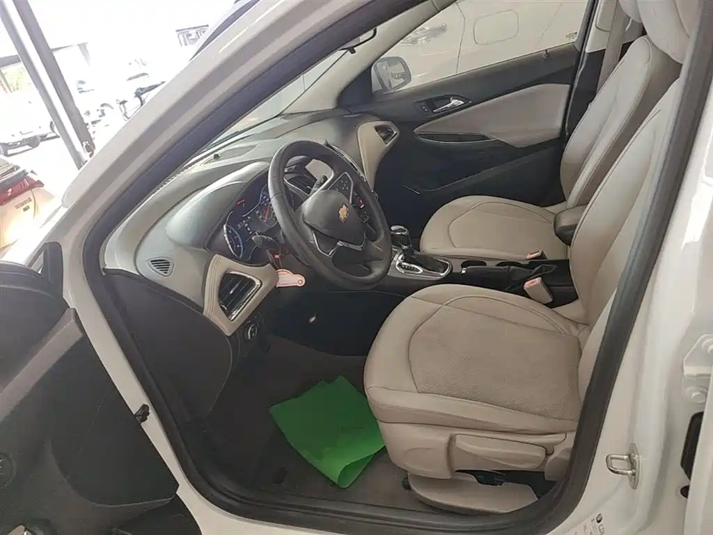 Chevrolet Cruze 2015 1.5L Automatic Luxury Edition фото 15