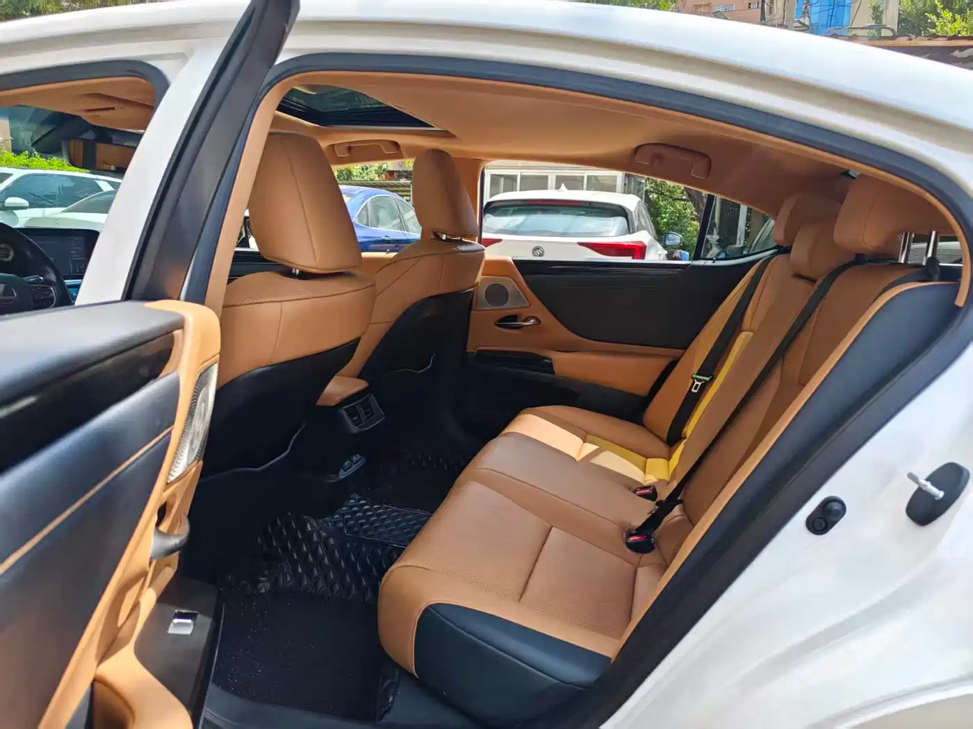 Lexus ES 2021 200 Excellence Edition фото 11