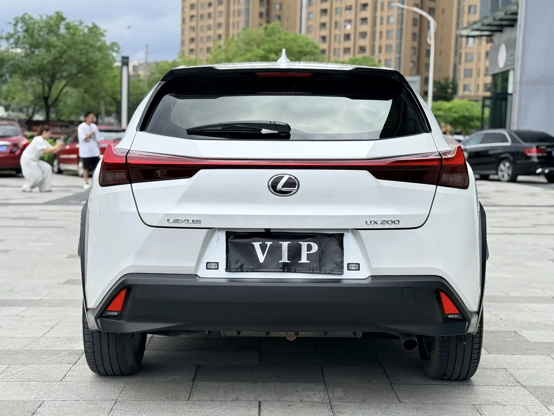 Фото 3 - Lexus UX