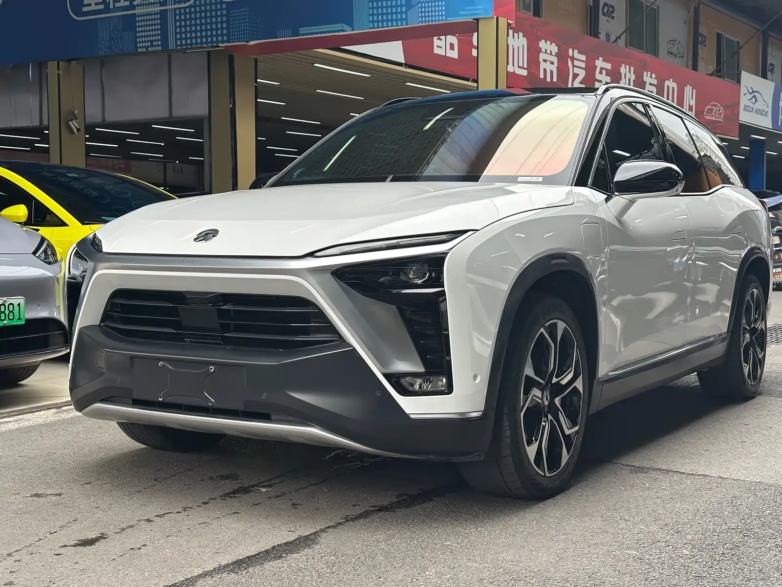 Фото 1 - NIO ES8