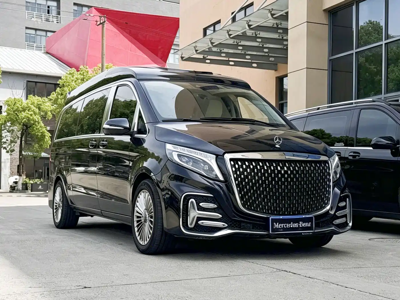 Mercedes-Benz V-Class 2022 V 260 L Long Wheelbase Luxury Edition фото 3