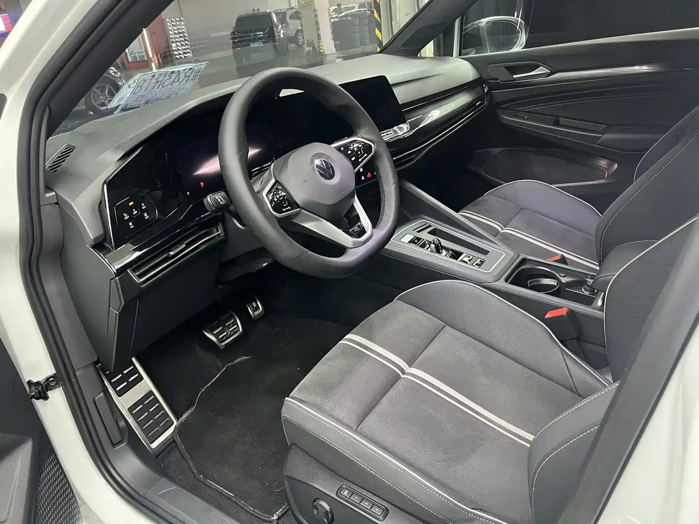 Volkswagen Golf 2023 Facelift 280TSI DSG R-Line Lite фото 7