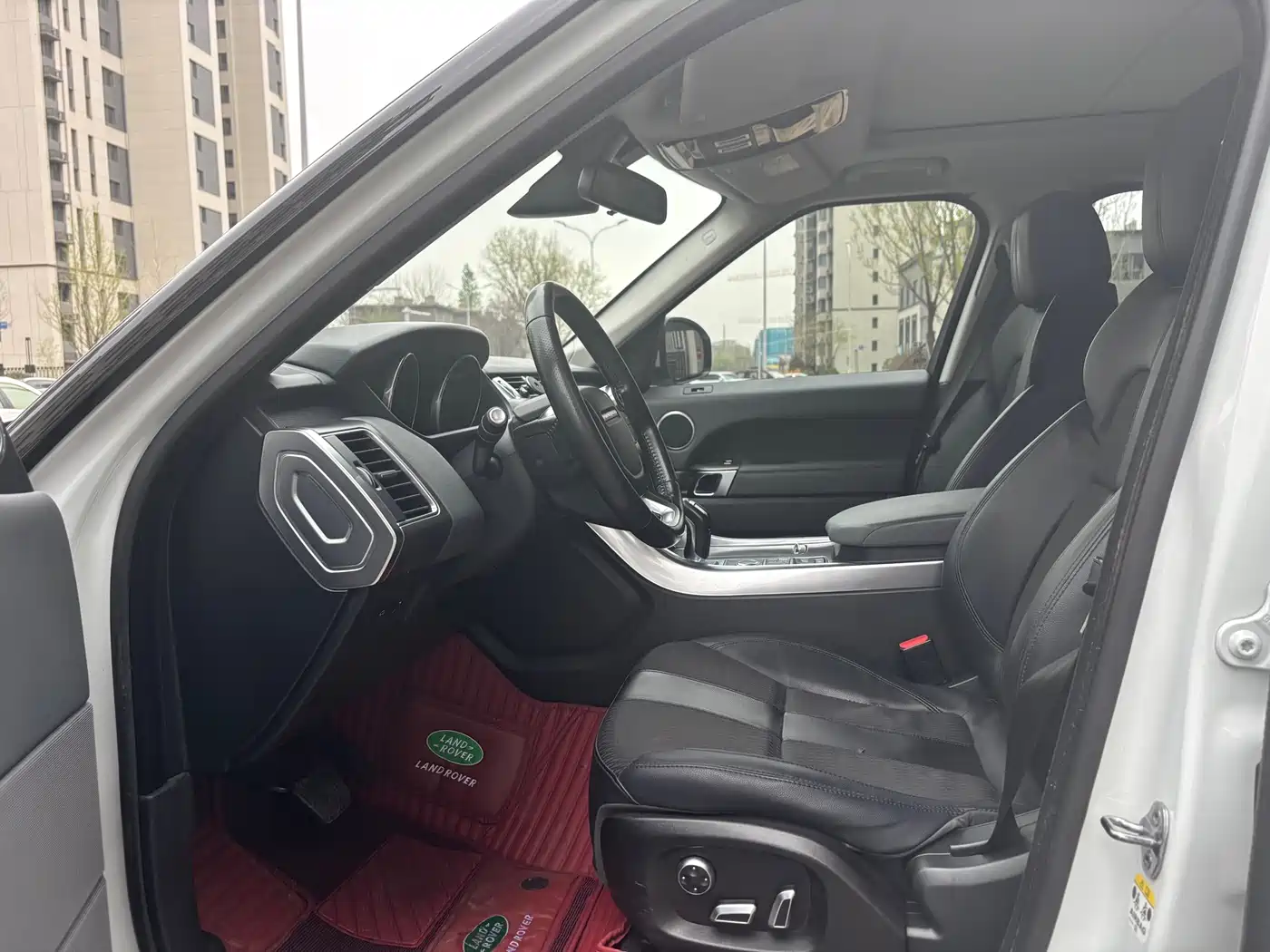Land Rover Range Rover Sport 2015 3.0 SDV6 HSE фото 4