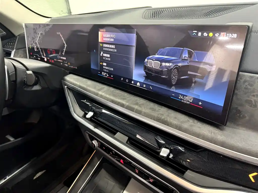 BMW X5 2023 xDrive 30Li Premium M Sport Package фото 17