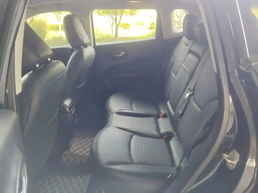 Фото 17 - Jeep Compass