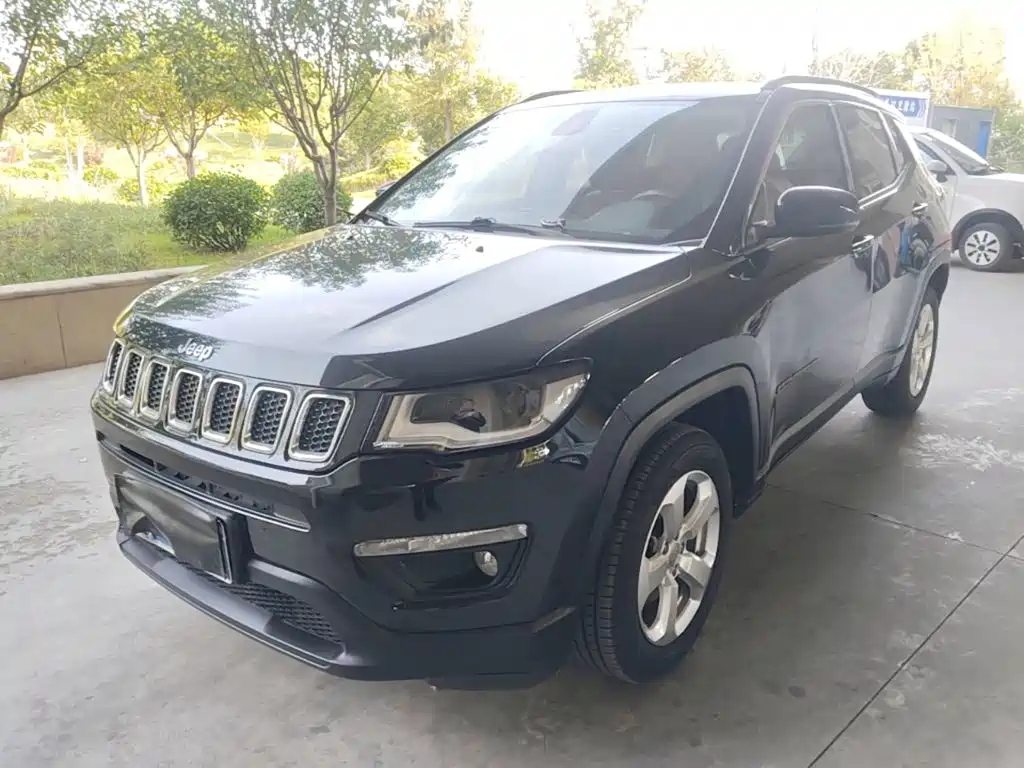 Фото 1 - Jeep Compass