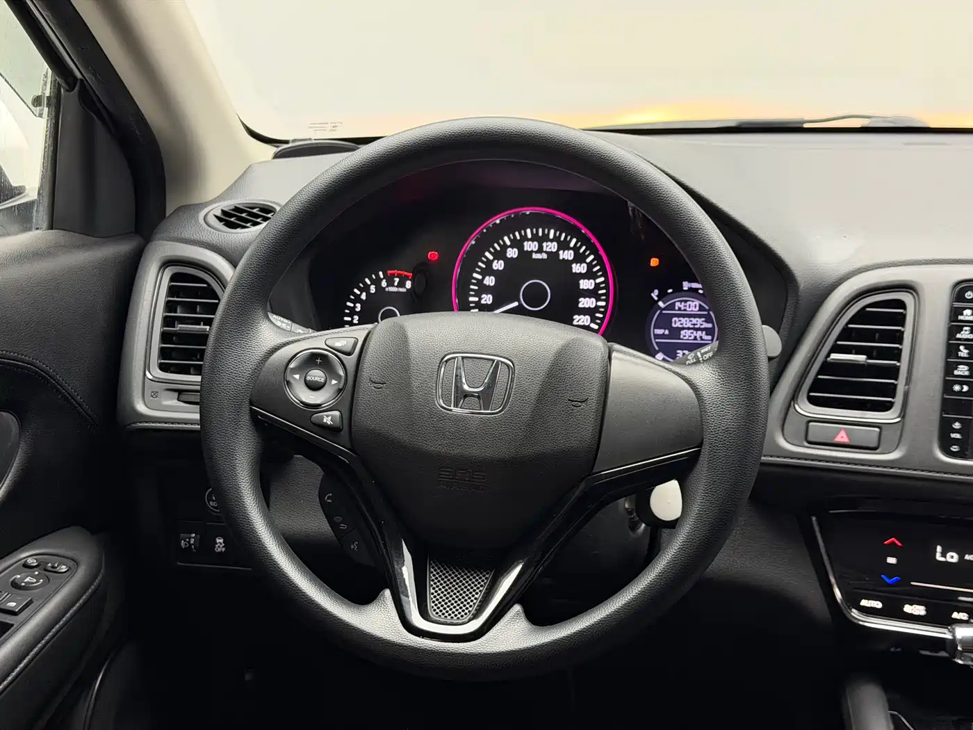 Фото 11 - Honda Vezel