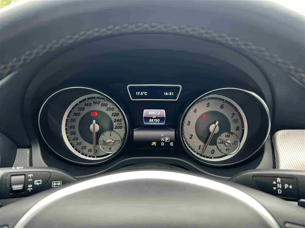 Mercedes-Benz GLA 2016 GLA 200 Dynamic фото 30