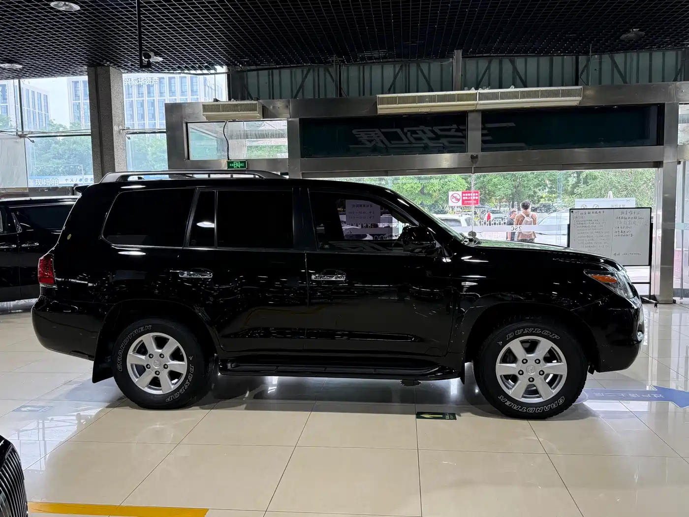 Lexus LX 2012 Model 570 фото 3