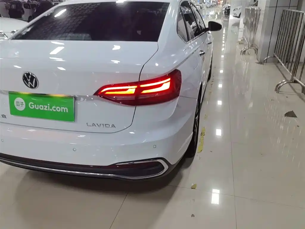Volkswagen Lavida 2023 1.5L Auto Five Million Edition фото 8