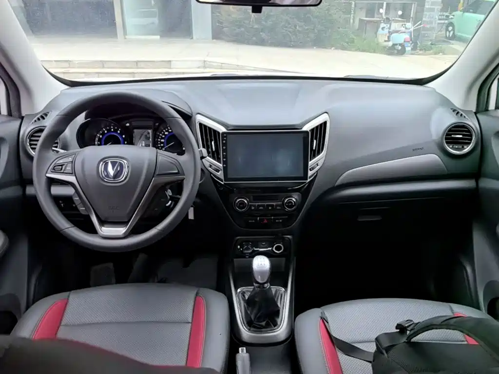 Фото 10 - Changan CS15