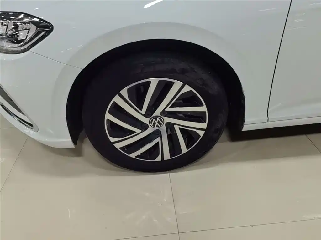 Volkswagen Lavida 2023 1.5L Auto Five Million Edition фото 23