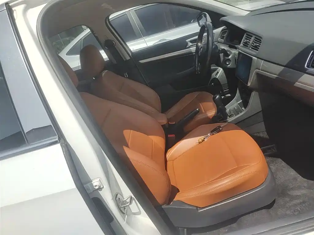 Volkswagen Lavida 2017 1.6L Manual Trend Edition фото 25