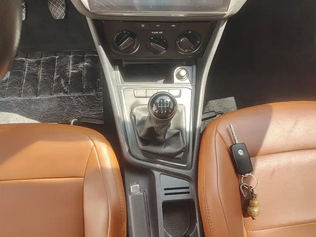 Volkswagen Lavida 2017 1.6L Manual Trend Edition фото 14