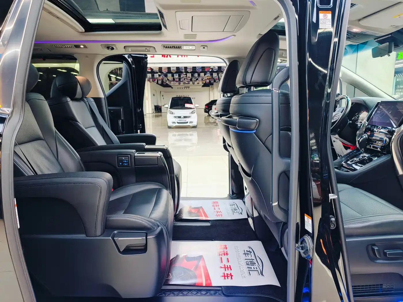 Toyota Vellfire 2020 Twin Engine 2.5L HV Luxury Edition фото 11