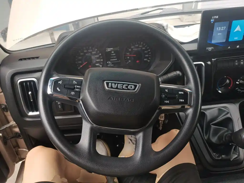 Iveco Daily 2023 2023 2.5T A35M1 Short Wheelbase Medium Roof Single Tire Sliding Door 5-9 Seats