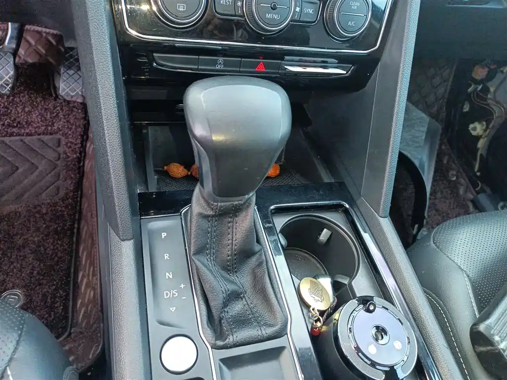 VOLKSWAGEN TOURANG
