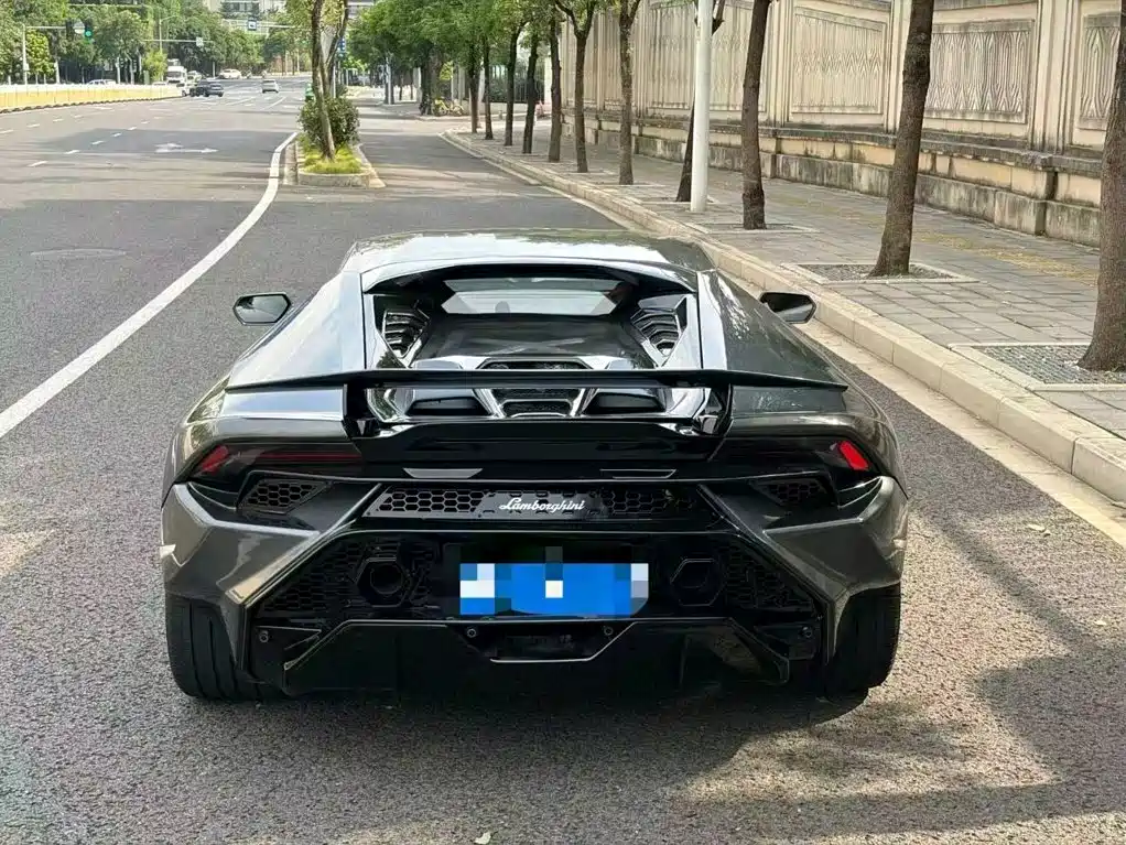 Фото 6 - Lamborghini Huracán