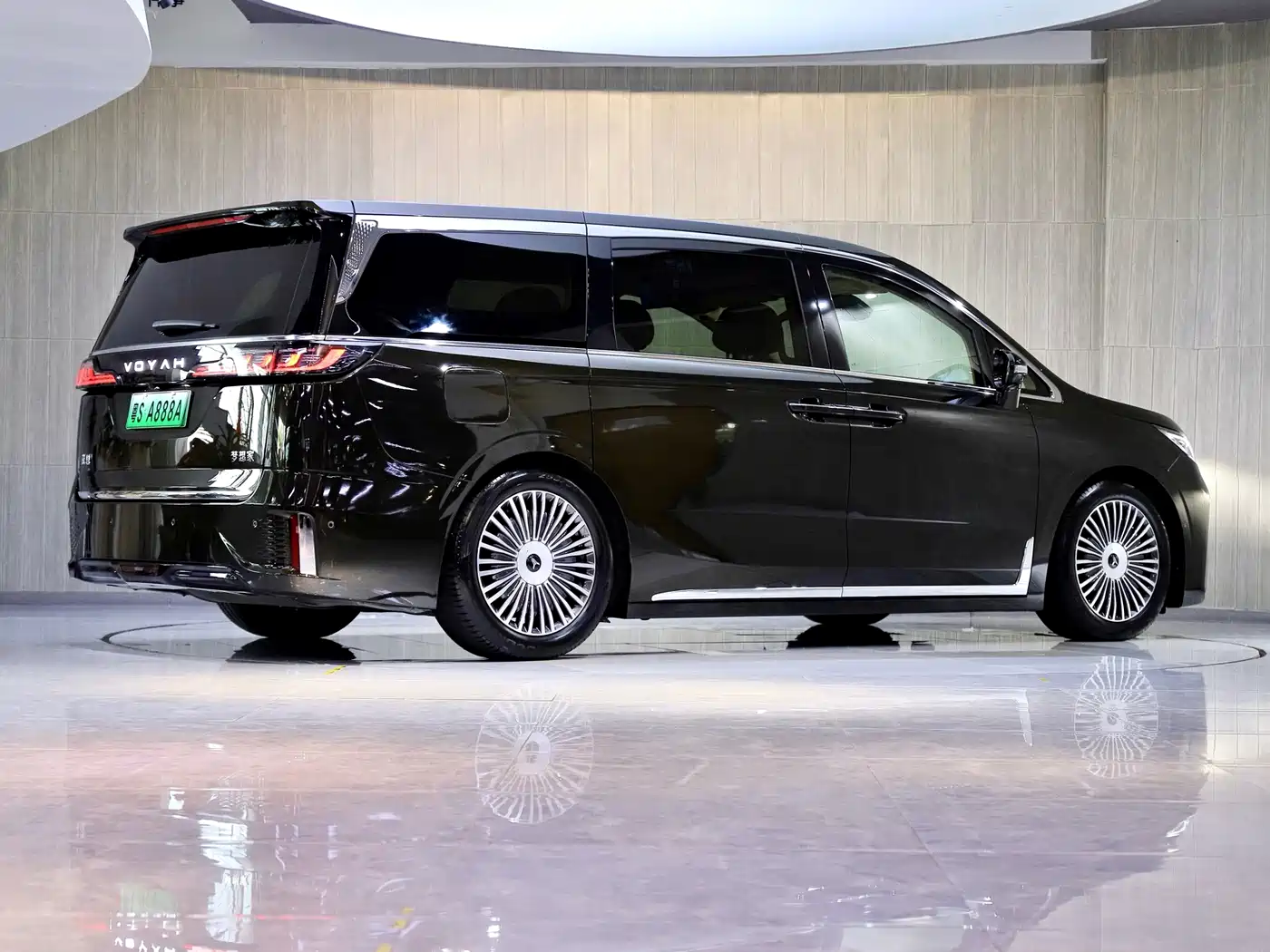 Voyah Auto Voyah Dreamer 2025 PHEV AWD Flagship Kunpeng Edition фото 3