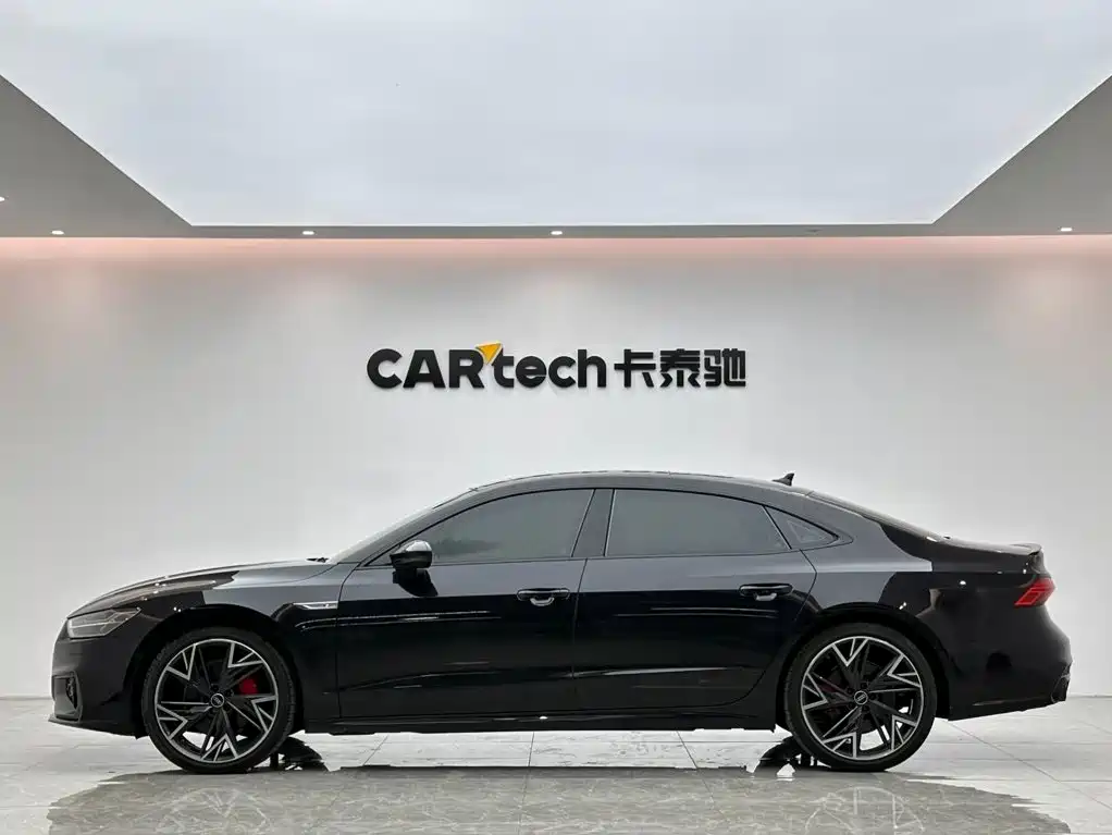 Фото 2 - Audi A7L