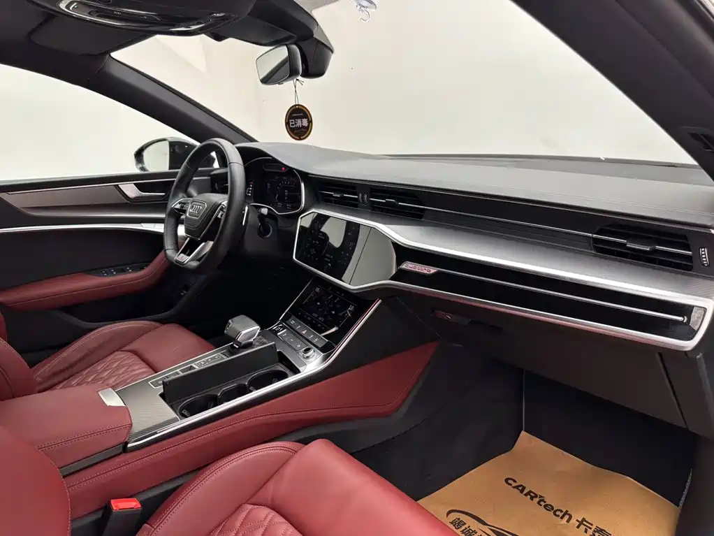 Фото 11 - Audi A7L