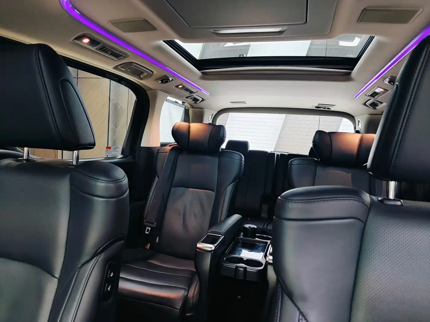 Toyota Vellfire 2020 Twin Engine 2.5L HV Luxury Edition фото 17