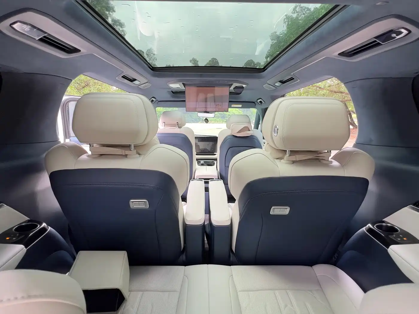 ZEEKR 009 2026 2024 6-seat Executive AWD 108kWh