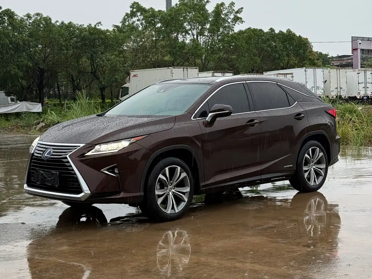 Фото 1 - Lexus RX