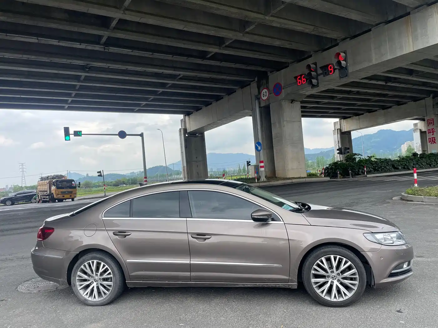 Volkswagen FAW-Volkswagen CC 2016 Model 1.8TSI Luxury фото 4