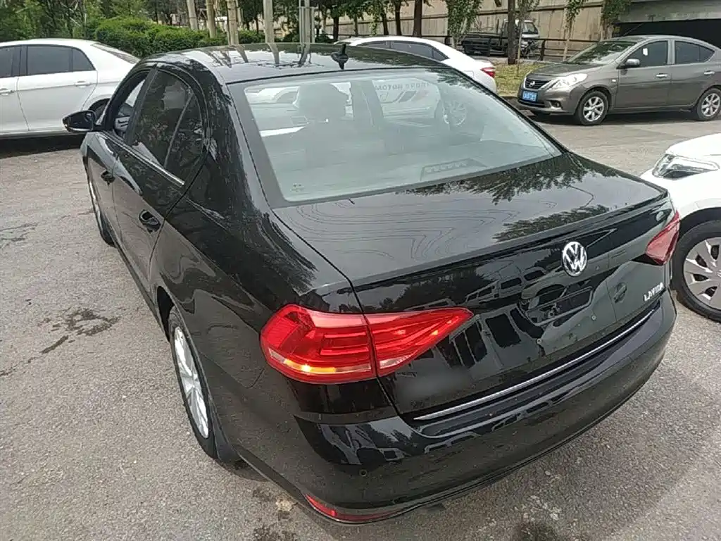 Volkswagen Lavida 2015 1.6L Automatic Comfort Edition фото 5
