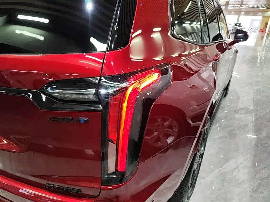 CADILLAC XT6