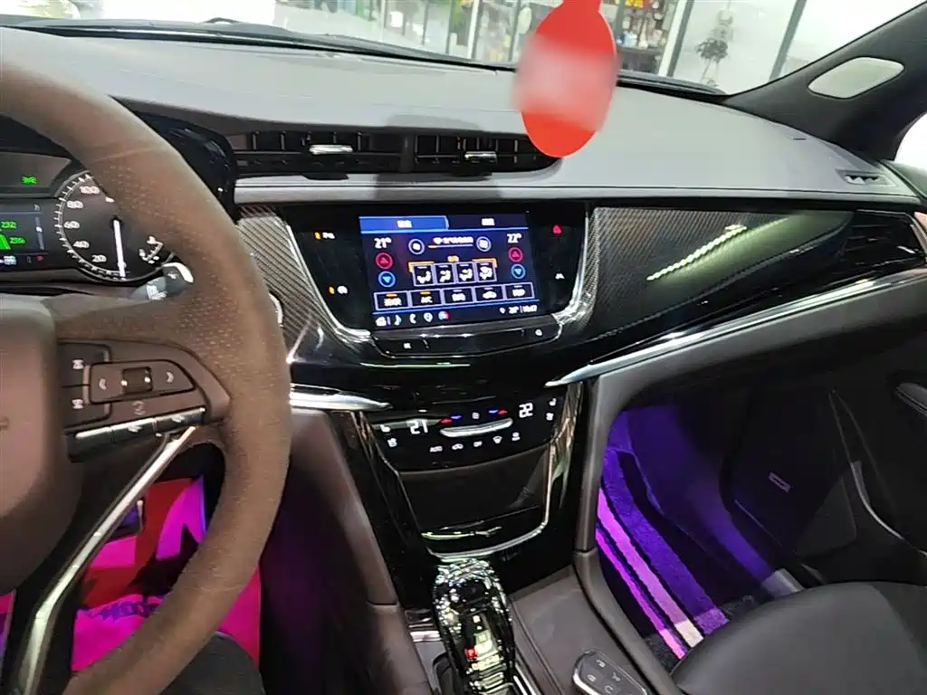 CADILLAC XT6