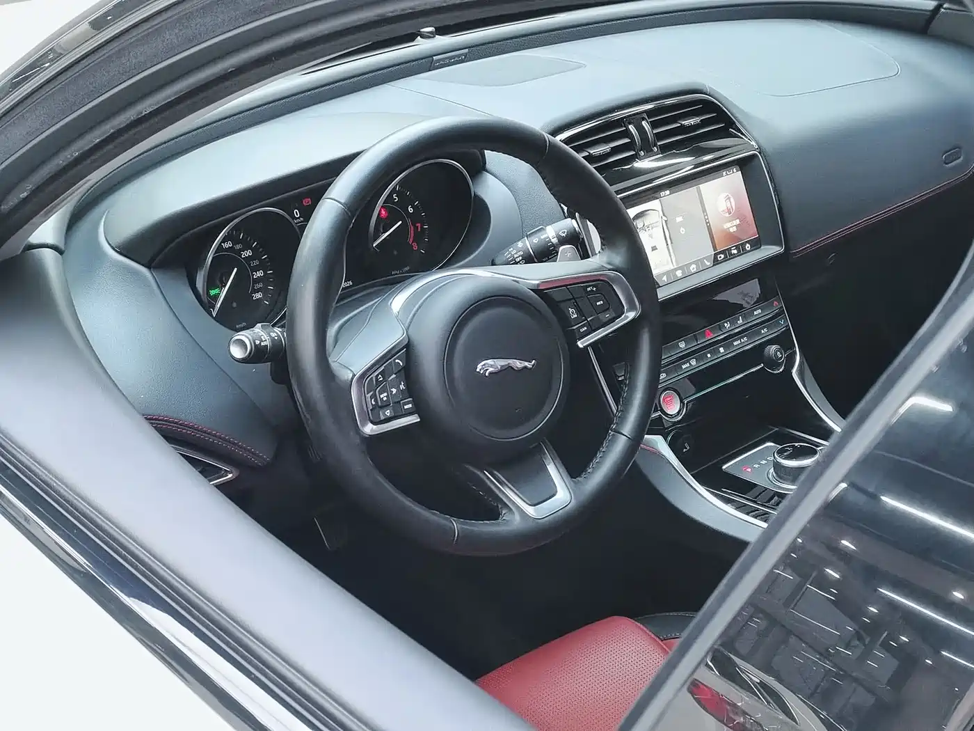 Jaguar XE 2019 2019 2.0T 300PS AWD Landmark Edition