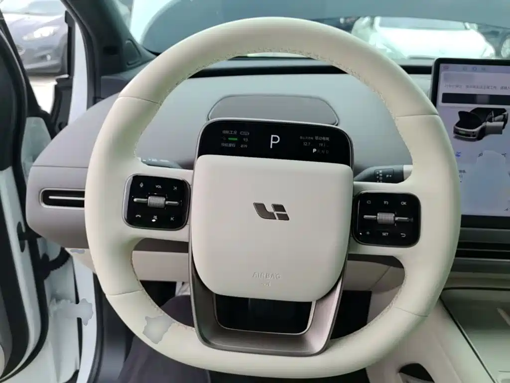 Фото 11 - Li Auto i6