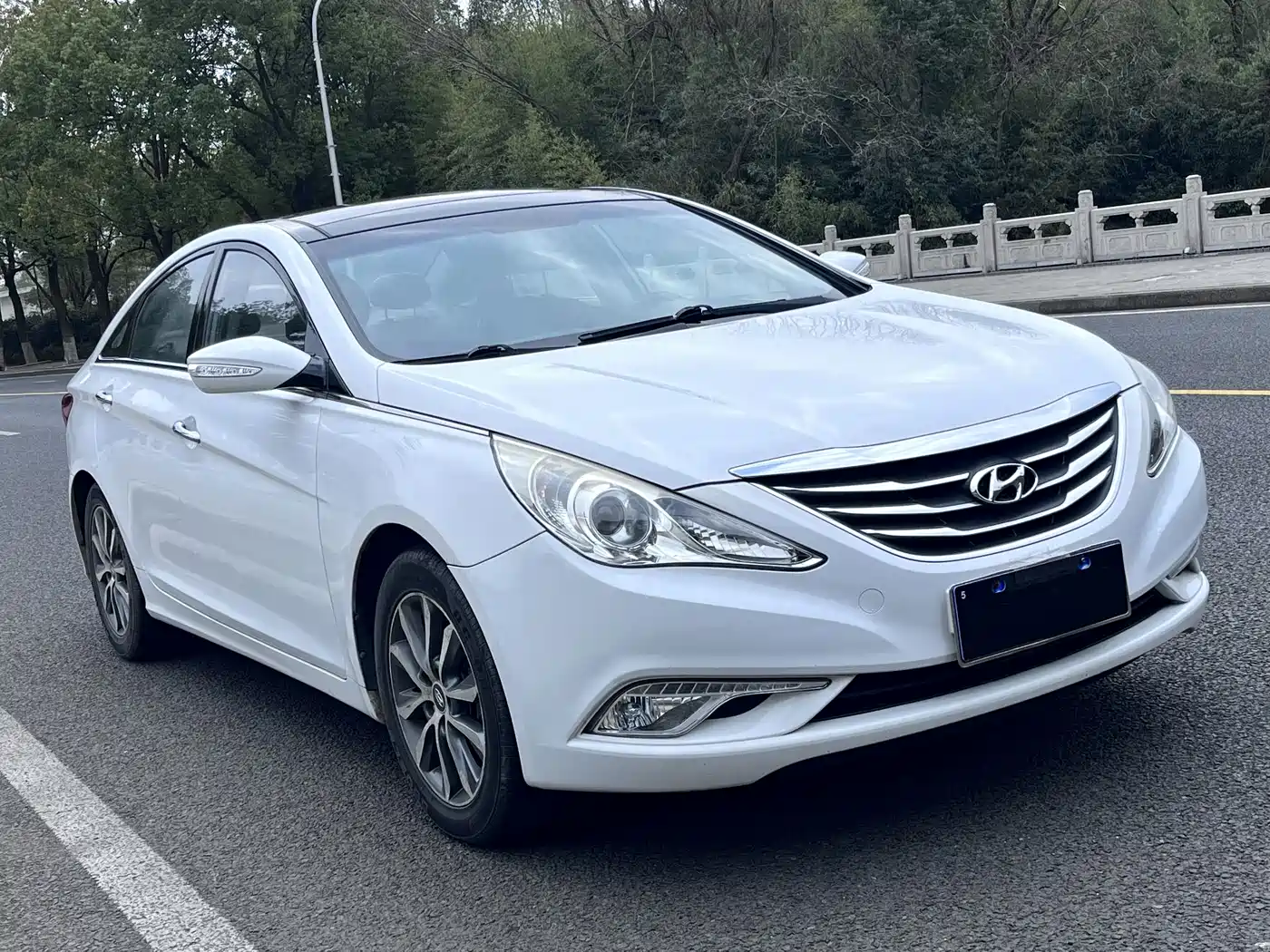 Hyundai Sonata 2013 2.0L Automatic Luxury Edition фото 3