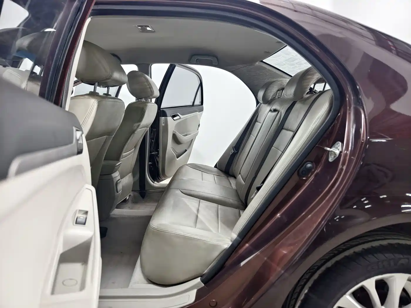 Фото 12 - Geely Vision