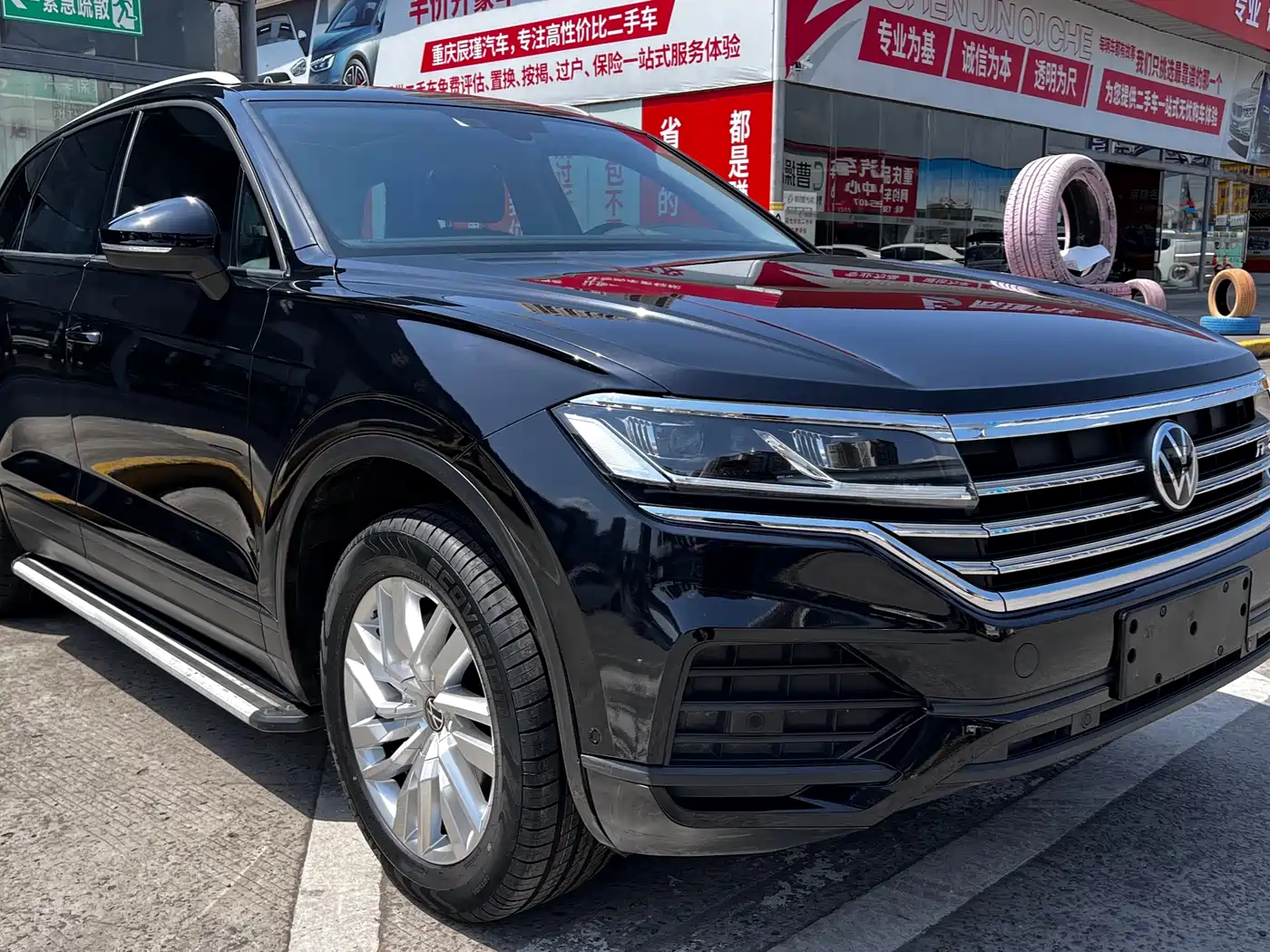 VOLKSWAGEN TOUAREG