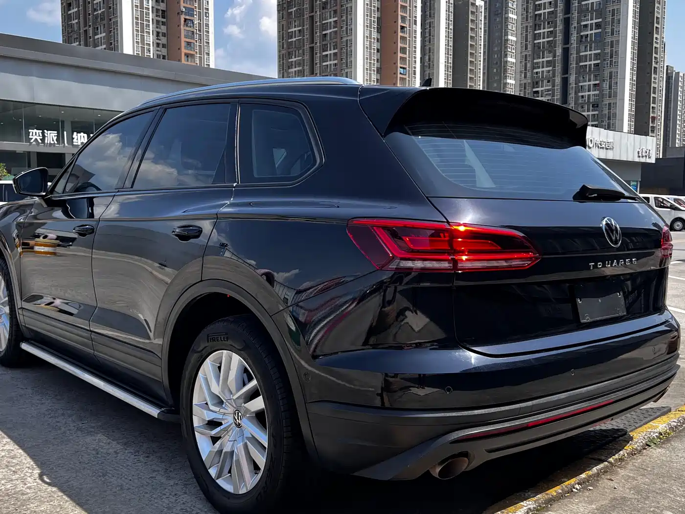 VOLKSWAGEN TOUAREG